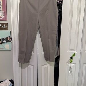 Chico's Gray Ankle-Length Cropped Pants